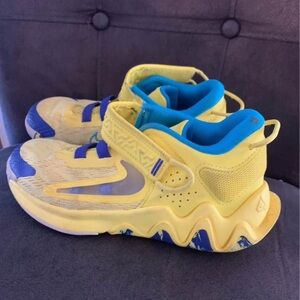 Nike Giannis immortality basketball shoes.  Used like new